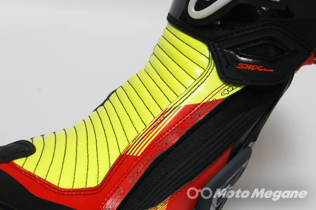 広い可動域と高プロテクションを実現したプレミアム・レーシングブーツ