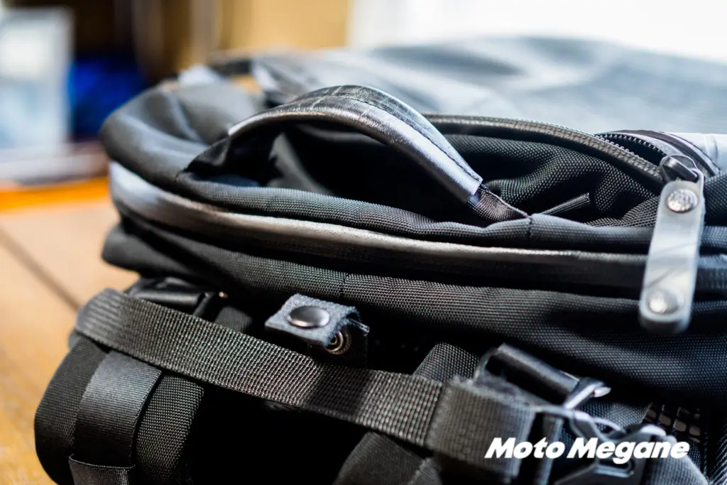 普通のリュックを 背中蒸れないリュック にするバックパックメッシュサポーター使ってみた モトメガネ