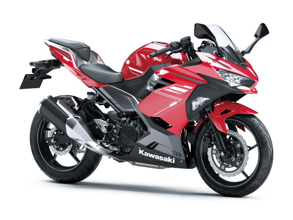 キャンディパーシモンレッド×メタリックグラファイトグレー