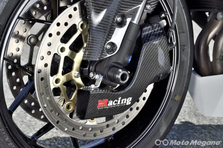 ブレーキキャリパーを冷却し安定したブレーキ性能を維持「キャリパー