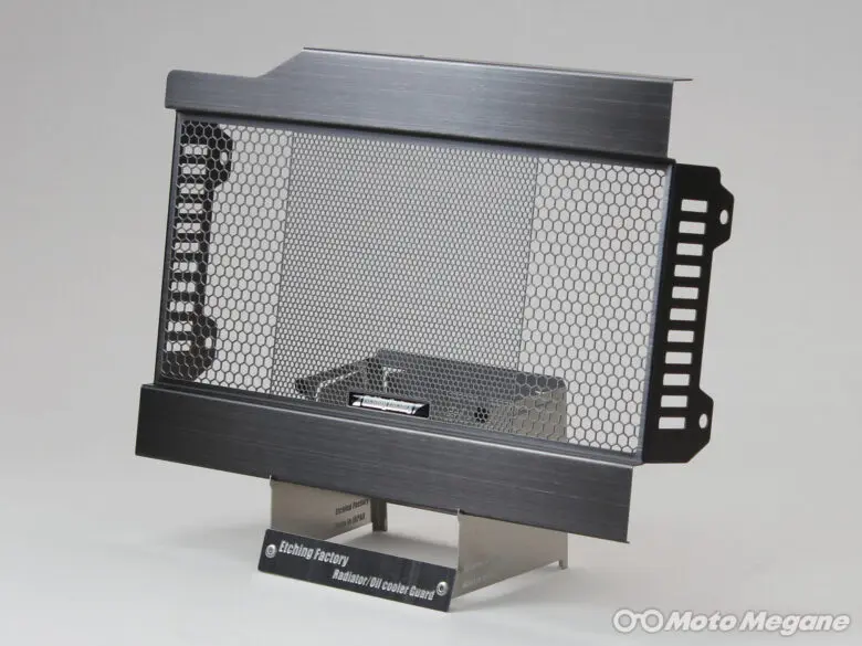 飛石で傷つきやすいラジエーターを守る! レブル250/1100用コアガードが