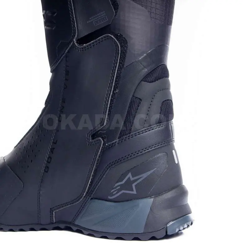 GORE-TEX®とインナーレースを採用した本格派バイク用ツーリングブーツ