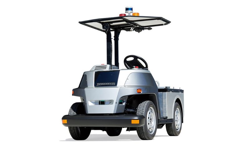 工場建屋内も走れるコンパクトな設計ながら、1,500kgまでの牽引と300kgまでの積載が可能