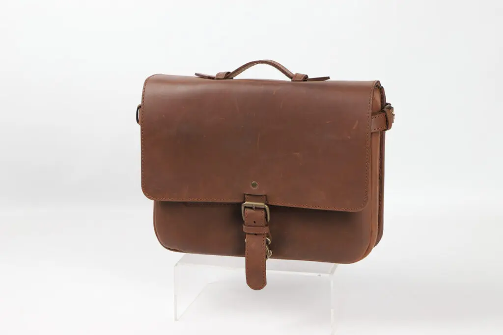 イギリスの伝統的な学生鞄のようなデザイン クラシカルなバイク