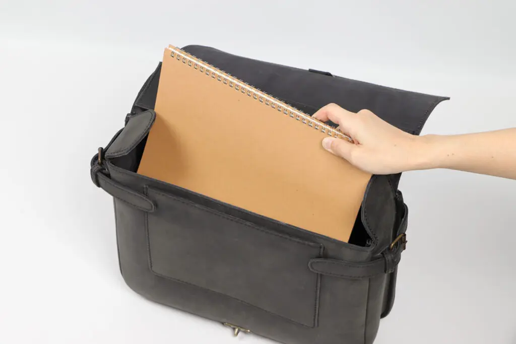 イギリスの伝統的な学生鞄のようなデザイン クラシカルなバイク