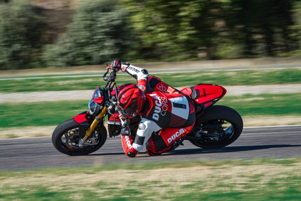 さらにアグレッシブにスポーツライディングを楽しめる「新型ドゥカティモンスターSP」が登場 | 【MotoMegane】バイク・オートバイの情報