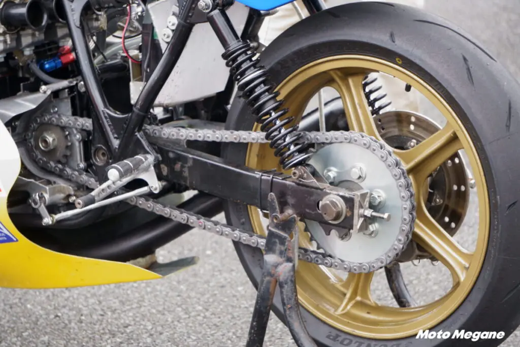 あの伝説のレーシングマシン『モリワキ・モンスター』が400mを疾走