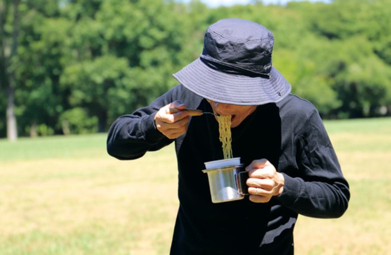 外メシでのカップ麺は最高