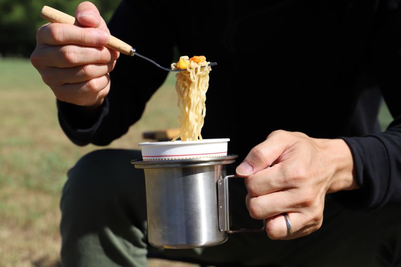 カップごと本体に入れて食べられます