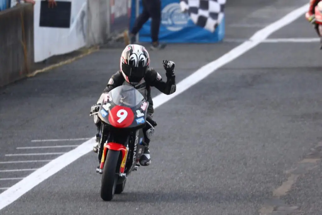 56RACING 小学5年生ライダー富樫虎太郎選手がチャンピオン獲得