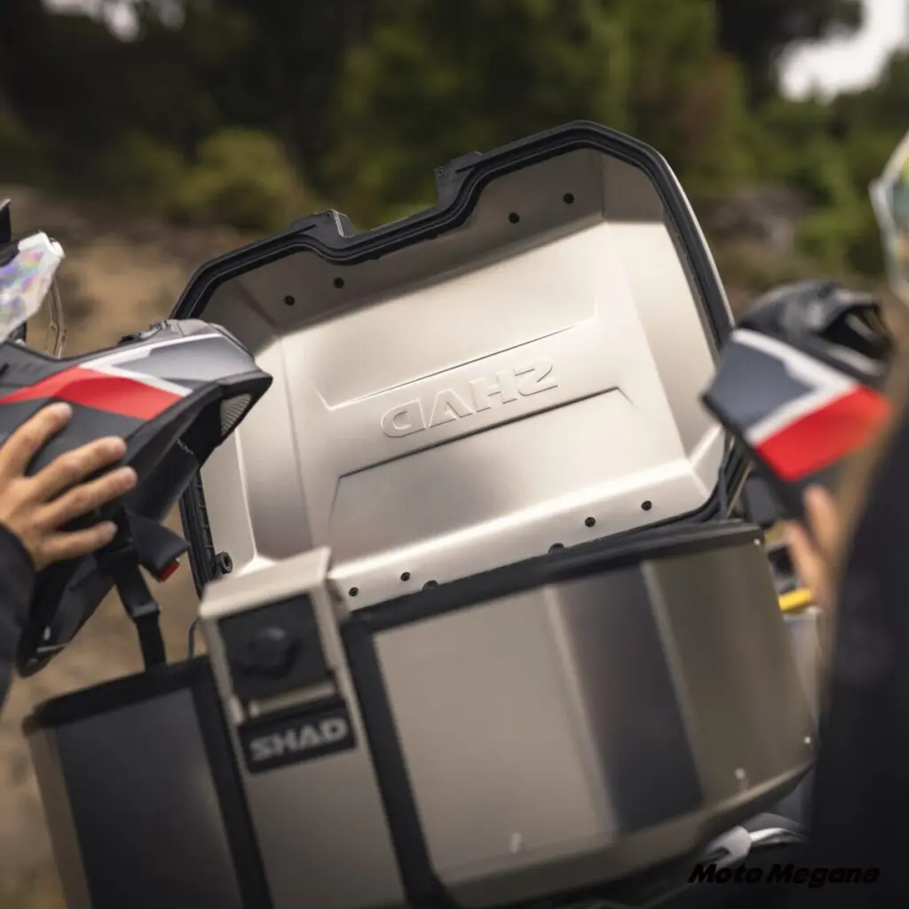 タフなアルミケースと軽量＆防水のサイドバッグ！バイク用で選ぶなら