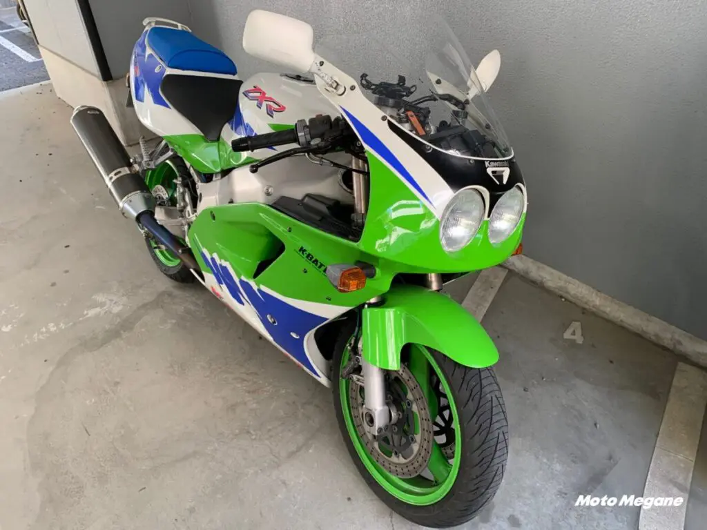 カワサキ初750ccレーサーレプリカ『ZXR750』。シート張替えで90年代の