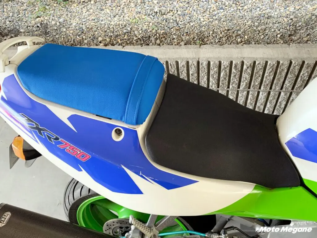 カワサキ初750ccレーサーレプリカ『ZXR750』。シート張替えで90年代の