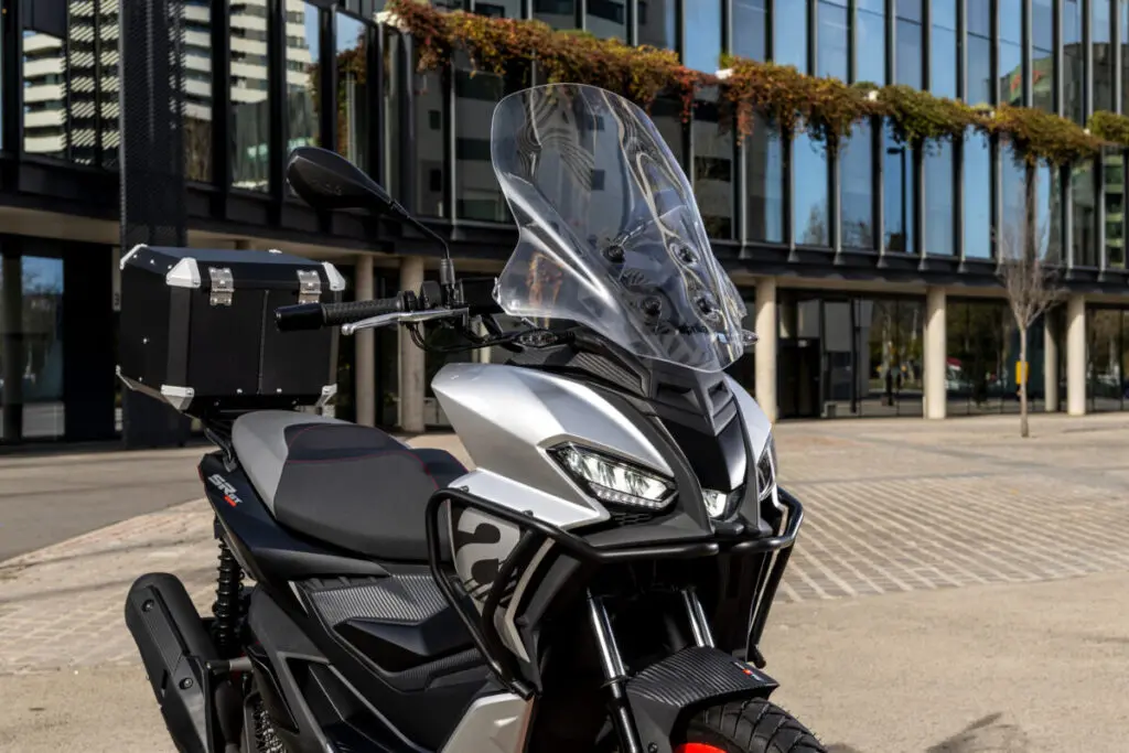 アプリリア GPR125レーシング 黒/赤 配送半額キャンペ- ン 春季限定