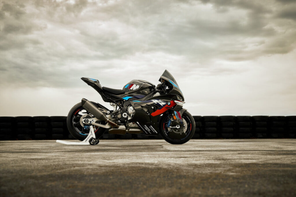 究極のバイク 市販車最速クラス「BMW M1000 RR」が東京MCSで日本初公開