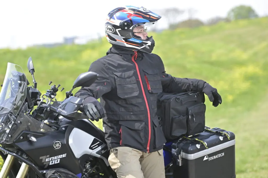 動きやすくて難燃でダートにもキャンツーにもおススメ！焚火の火の粉も