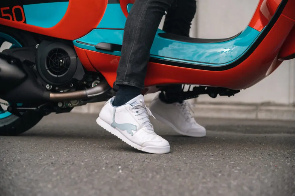 足つき性向上でベスパをもっと乗りやすく！純正ローシートが特別価格に