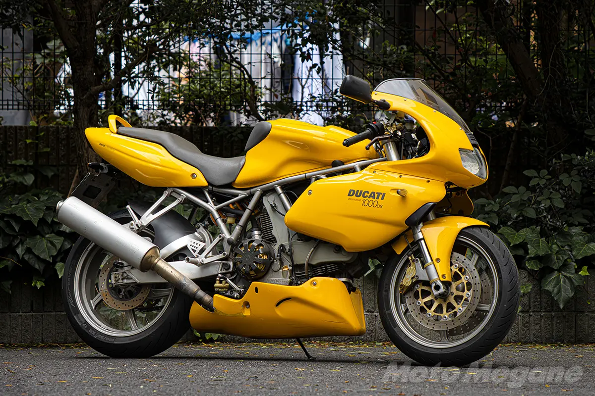 希少なチョイ古イタリアンスーパースポーツバイクをスーパーゾイルで 