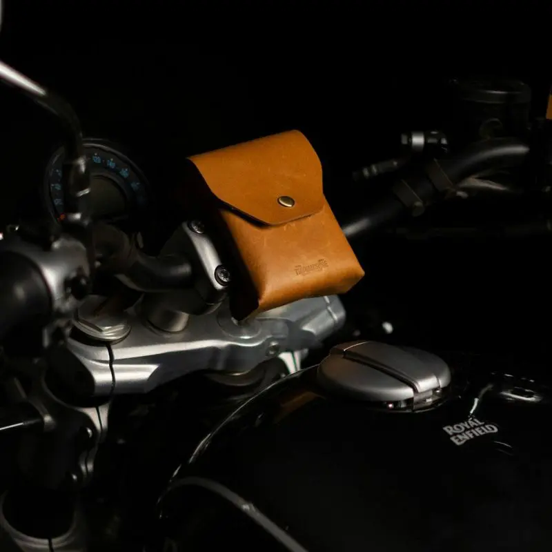 バイクのワンポイントにも最適 トリップマシンの新作ヘルメットバッグ