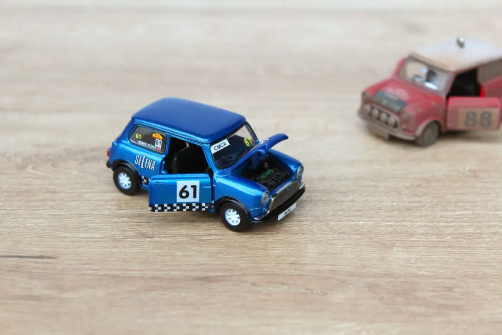 手のひらサイズなのに本格的！レトロで可愛いミニクーパーのミニカーが