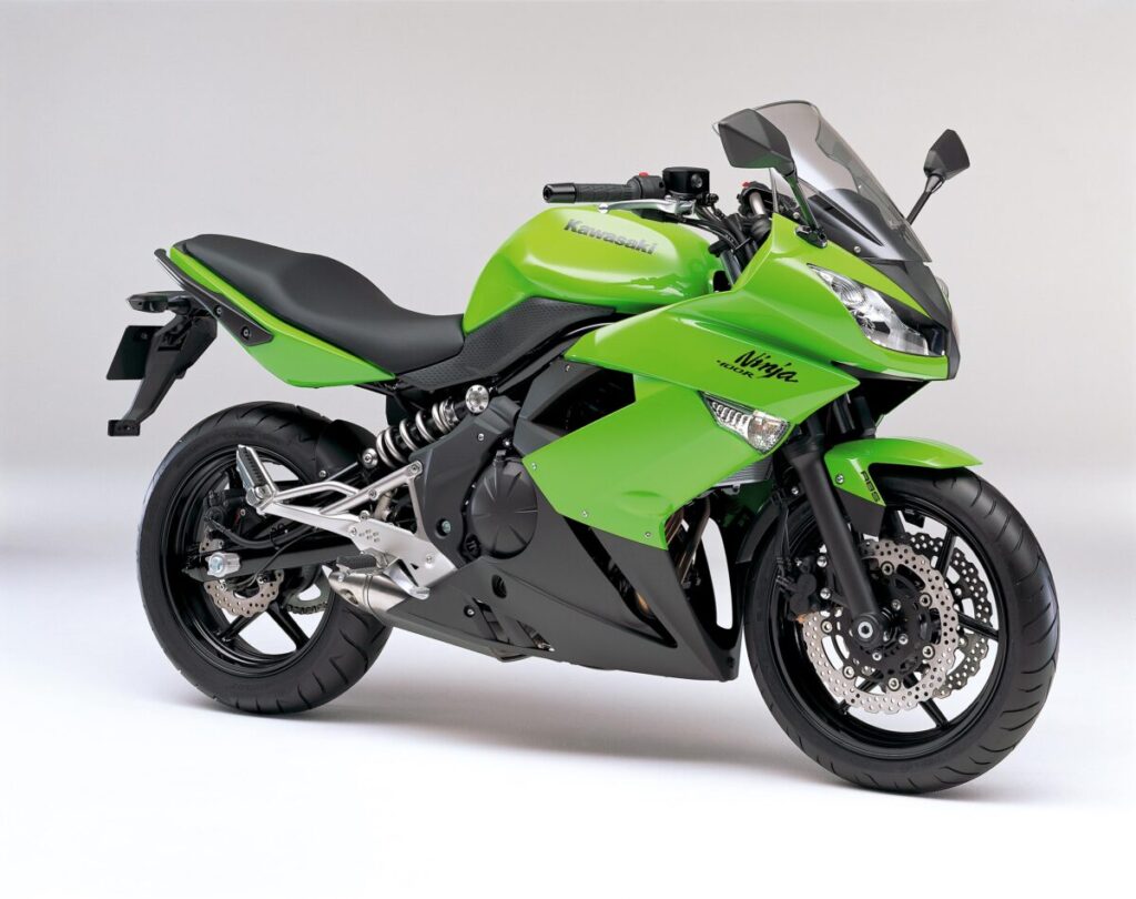 ツーリングにも最適なスポーツモデル『Ninja400R』【2023年版・平均買取価格】