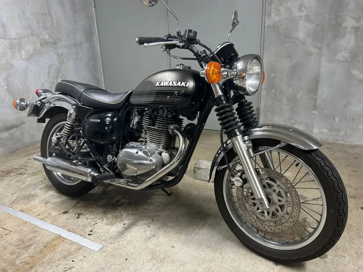 レトロなスタイルとキャプトンタイプマフラーの音が気持ちいい