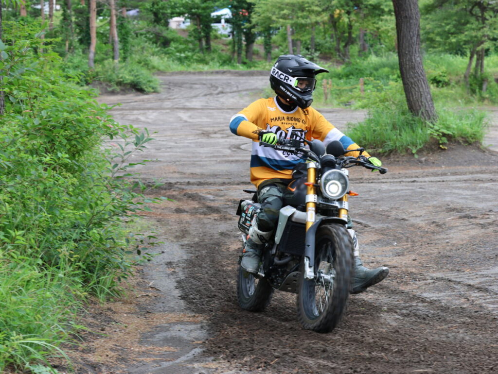 加藤ノブキさんの愛車はファンティクのキャバレロフラットトラック250。