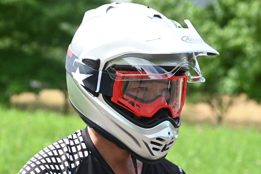 アライの新作シールド付きオフロードヘルメット『ツアークロスV』