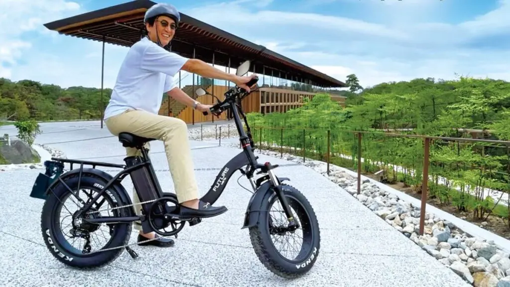 バイクにも自転車にもなる！超軽量で折りたたみもできる次世代EVが登場