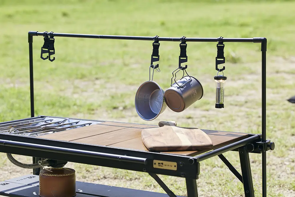 ロースタイルキャンパーにピッタリ！カスタム自在な多機能テーブルが再