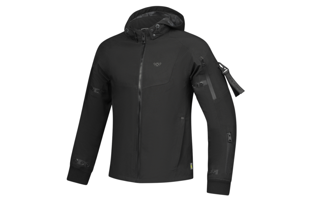 ツーリングを楽しむ大人の秋冬ウェア IXONから撥水性に優れたアパレル