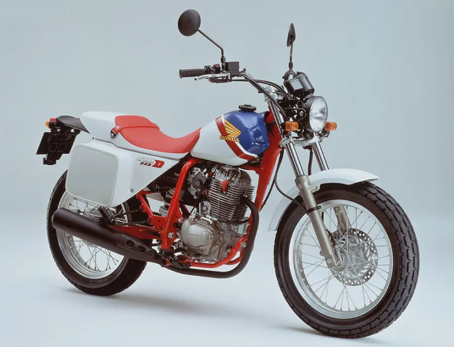 都会の絵の具に染まった朴訥な青年「ヤマハTW200」 | 【モトメガネ