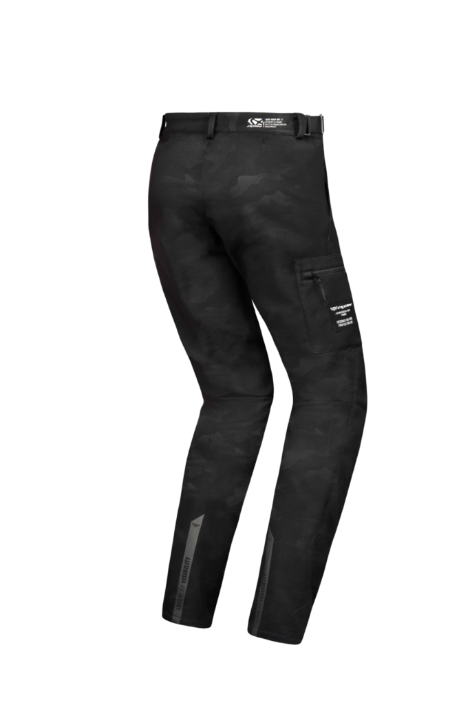 ツーリングを楽しむ大人の秋冬ウェア IXONから撥水性に優れたアパレル