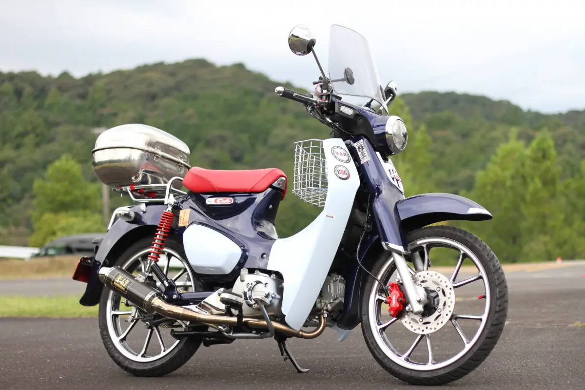 高級感あふれる大人のカブ スーパーカブC125【みんなのバイク