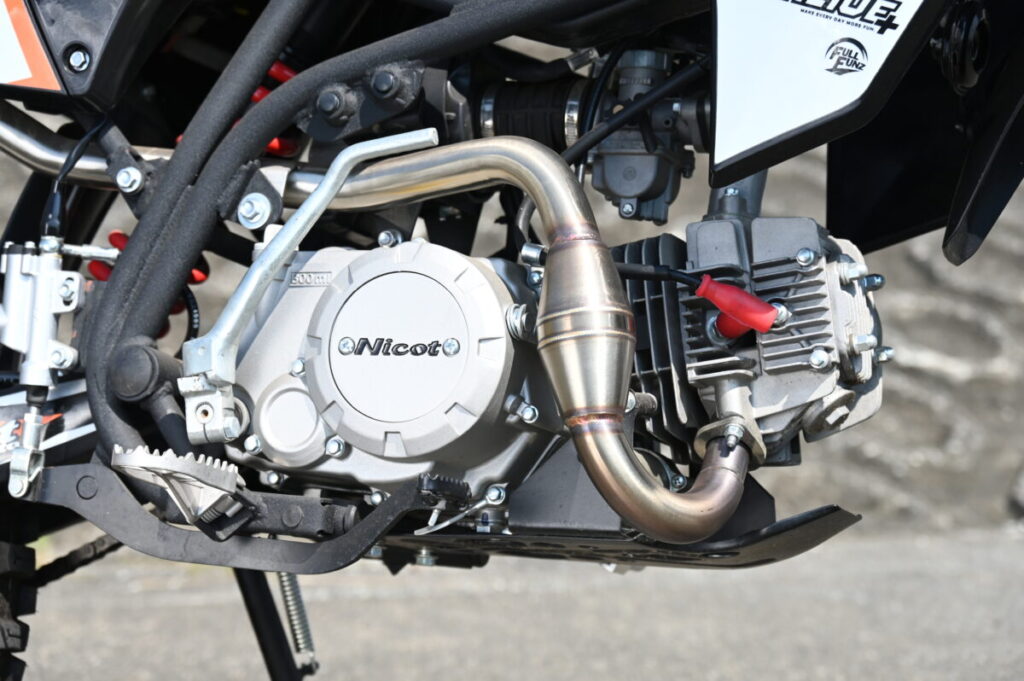 125ccオフロードバイク「ニコット・PT125」のディティールカット