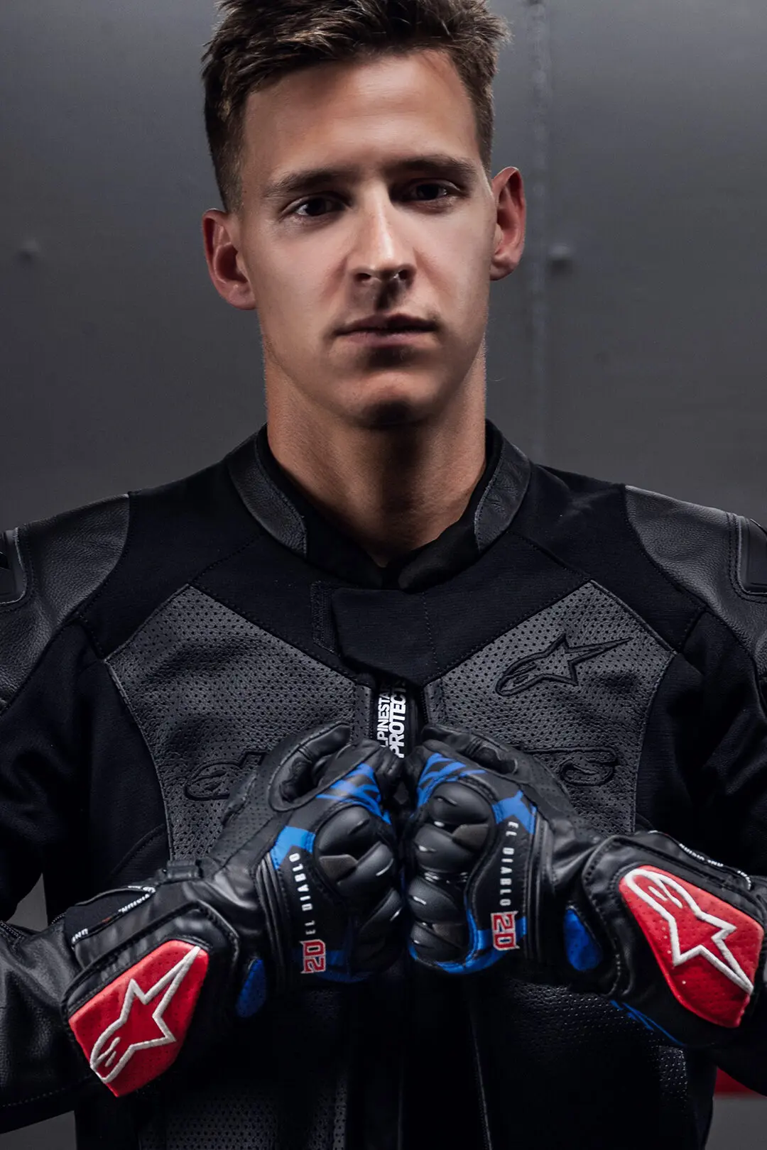 ファビオ・クアルタラロ限定コラボのグローブがALPINESTARSから登場