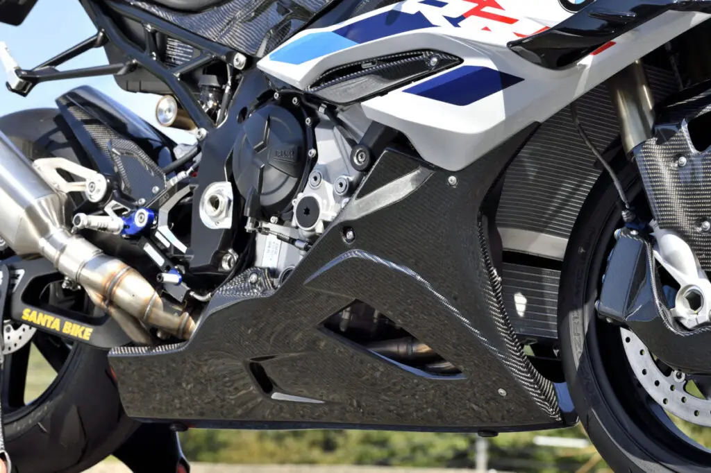23BMW-S1000RR_UnderCowl001a-