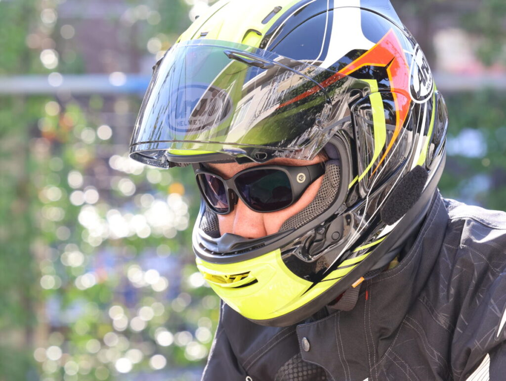 ダブルオーグラスギアの「ライディングアイウエア」はバイク専用のメガネ