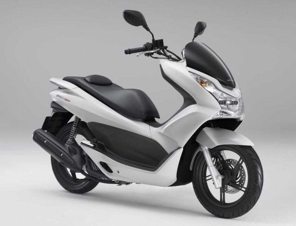 超低燃費の高速道路走行可能なコミューター『PCX150』【2023年版・平均買取価格】