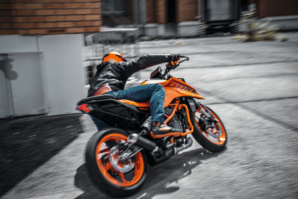 新型KTM 390 DUKEの予約販売を開始！AICHI SKY EXPOにて国内初披露