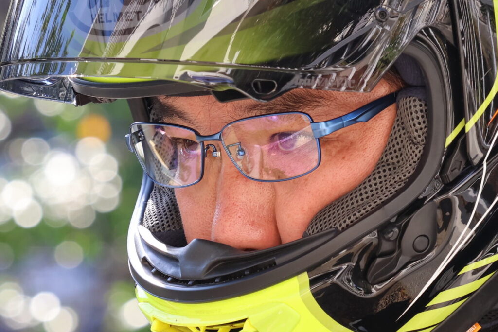 ダブルオーグラスギアの「ライディングアイウエア」はバイク専用のメガネ