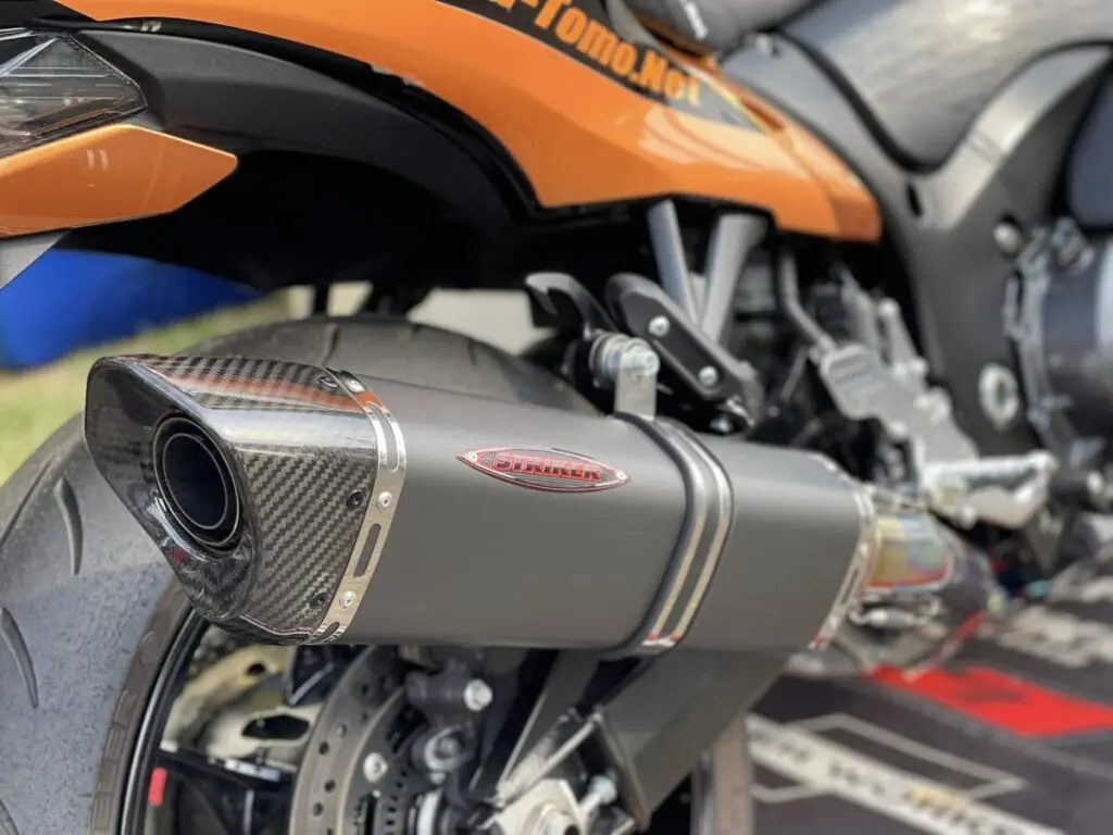 ノーマル比で約75％も軽い驚愕の5kg台！Hayabusa用フルエキが登場