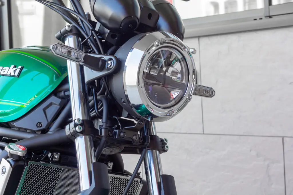 Z650RSの旧車感をアップ！ ヘッドライトコンバージョンキットが新発売