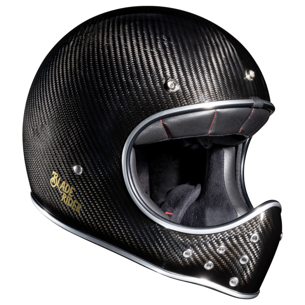 あの気になるヘルメットがいよいよ再販開始！ブレイドライダーがレッド