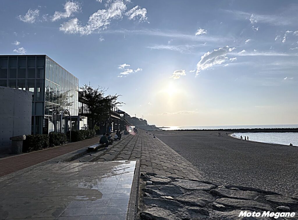 【愛媛県】海に沈む夕陽が絶景！絶好の夕陽スポット「道の駅 ふたみ」【バイクツーリング道の駅探訪】