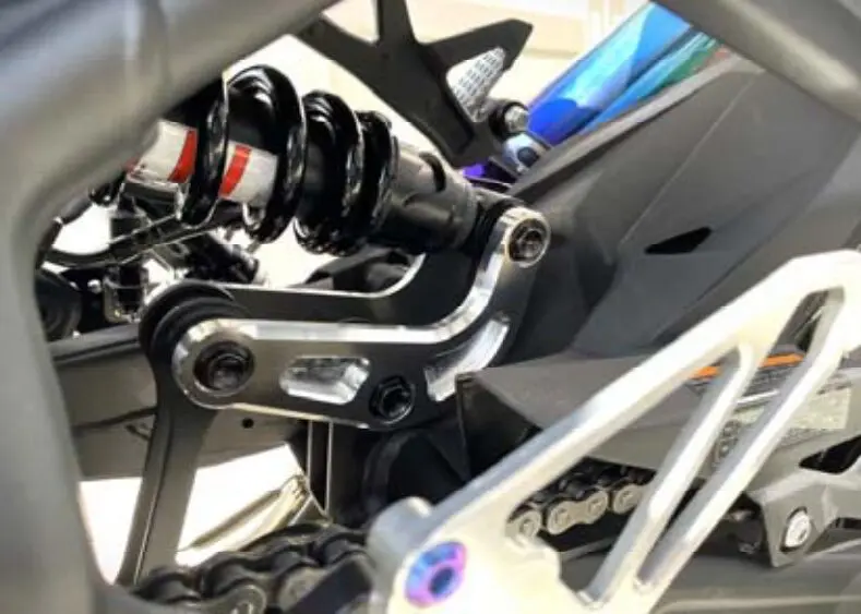 リンク スポーツ走行を楽しむ人へ Ninja ZX-4R用のリンクプレートKITが新登場