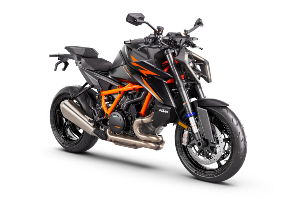 シリーズデビュー30周年となるDUKEから新型モデル2種が登場KTM