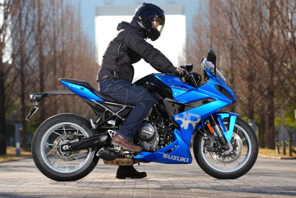 スズキのスポーツバイクの新基準！　GSX-8Rは街乗りからツーリングまでオールラウンドで楽しめる‼