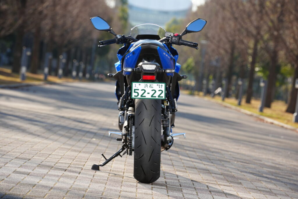 スズキのスポーツバイクの新基準！　GSX-8Rは街乗りからツーリングまでオールラウンドで楽しめる‼