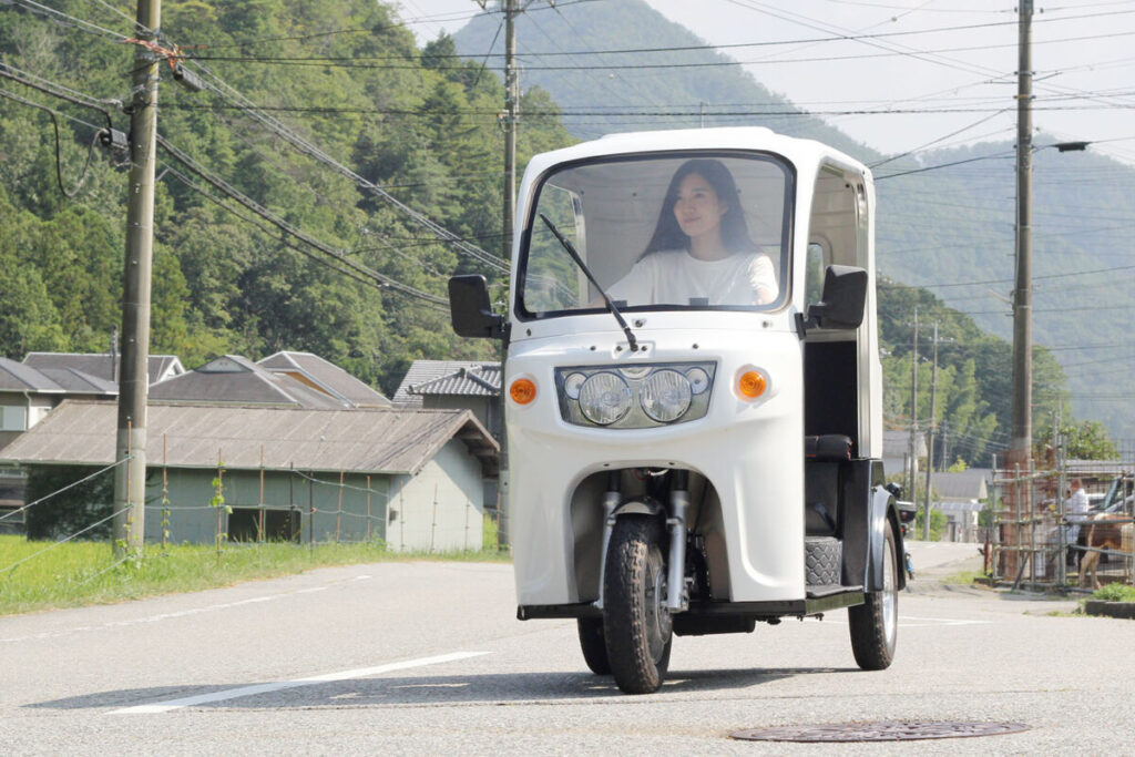 バイクと車のイイトコどり　トライク「APtrikes125」2024モデル発表